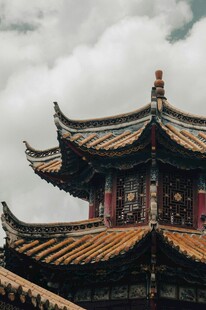 中式古建筑屋顶一角