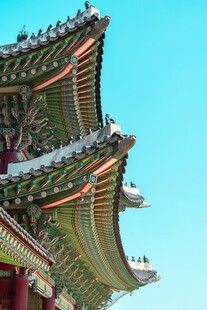 中式古建筑屋檐一角