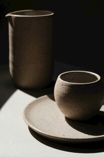 简约陶制茶具静物组合