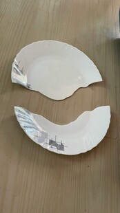 破碎的瓷盘