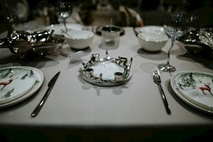 精致餐桌餐具布置