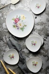 复古花卉图案陶瓷餐具