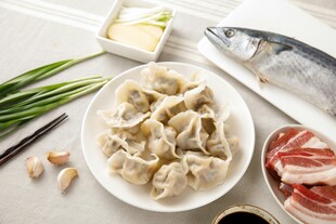 美味饺子食材准备中
