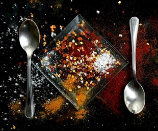美味佳肴与餐具的艺术呈现