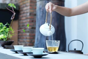 优雅中式茶艺泡茶瞬间