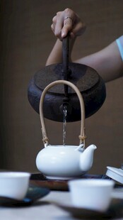 传统茶艺表演瞬间