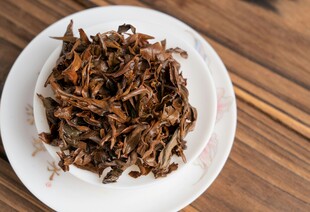 盘中干茶叶