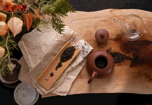 中式雅致茶具与自然摆件