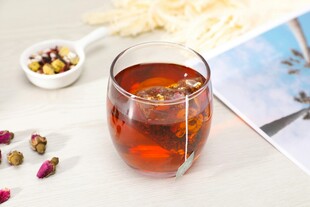 一杯养颜花茶