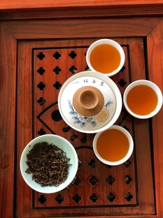 中式茶具与香茗