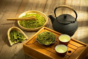 日式抹茶茶具与抹茶粉