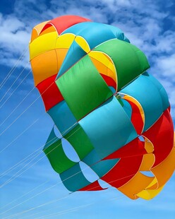 空中多彩降落伞