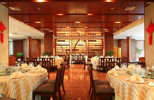 豪华宴会厅布置精美