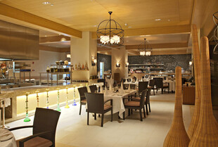 豪华优雅的餐厅室内场景