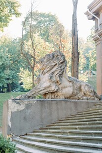 古典雕塑与石阶景观