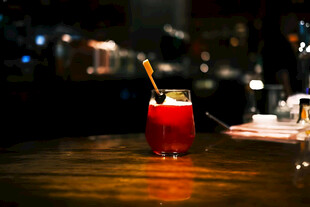 红色鸡尾酒