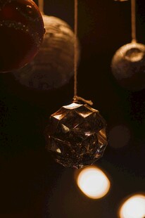 发光骰子与星球装饰摆件