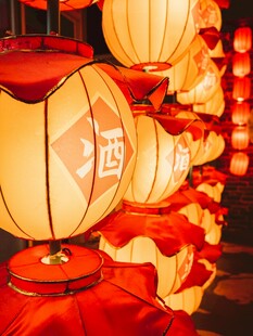 中式灯笼营造传统氛围