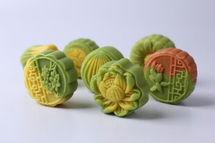 多彩精致月饼糕点