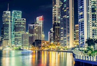城市夜景河畔璀璨建筑群