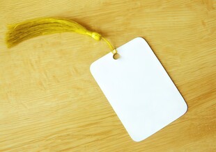 空白吊牌配黄色流苏