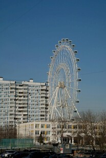 城市中的摩天轮景观