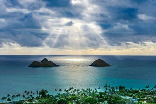 海上岛屿日出美景
