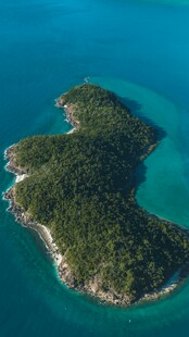 海上绿岛风光
