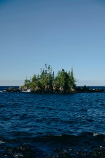 海上绿岛风光