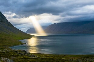 峡湾之光 山水间的梦幻景致