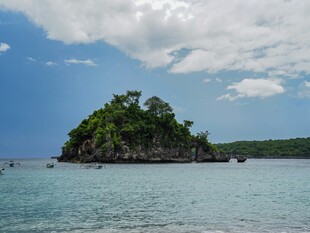 海上绿岛风光
