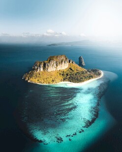 海中孤岛美景