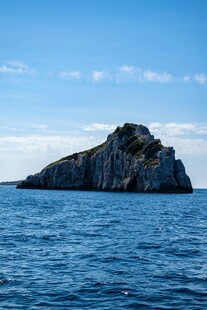 海中孤岩