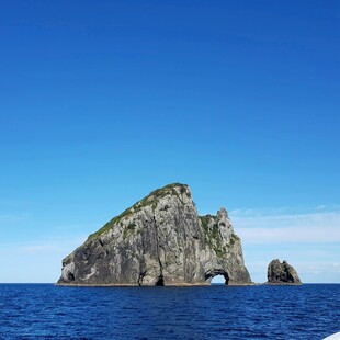 海上孤岩奇观