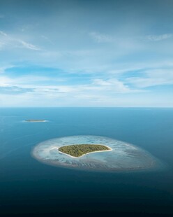 海上孤岛美景