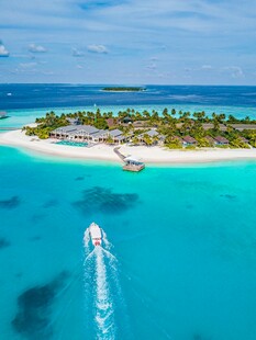 碧海蓝天下的海岛快艇之旅