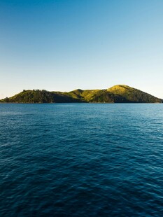 海上绿岛风光