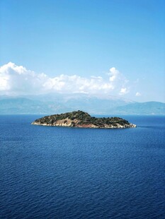 海上孤岛美景