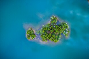 海上绿岛风光