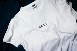 简约白色T恤展示