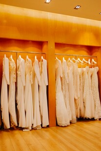 优雅婚纱陈列展示