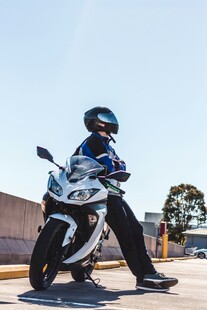 帅气骑士与酷炫摩托车