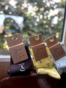 多彩袜子整齐陈列展示