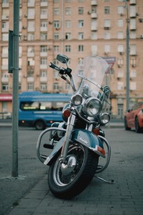 街头停放的警用摩托车