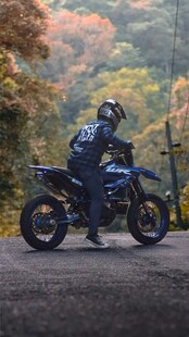 公路骑士与酷炫摩托车
