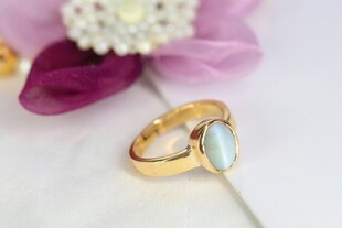 金戒指配宝石饰品展示