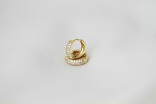 金色精致戒指饰品展示