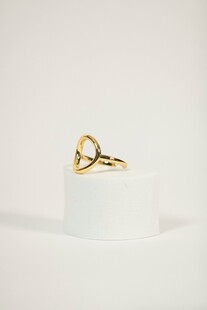 简约金色戒指展示