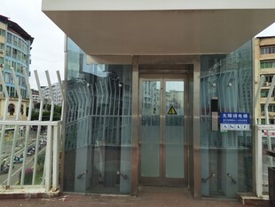 电梯门
