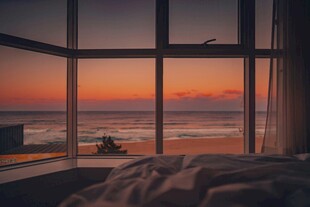 海景卧室的绝美日落时刻